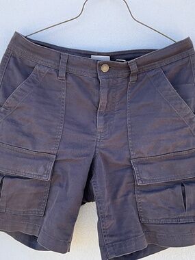 LL Bean Women’s Comfort Stretch Alloy Gray Cargo Shorts 7”